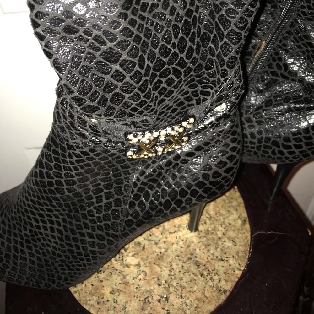 Boots - Picture 2 of 3